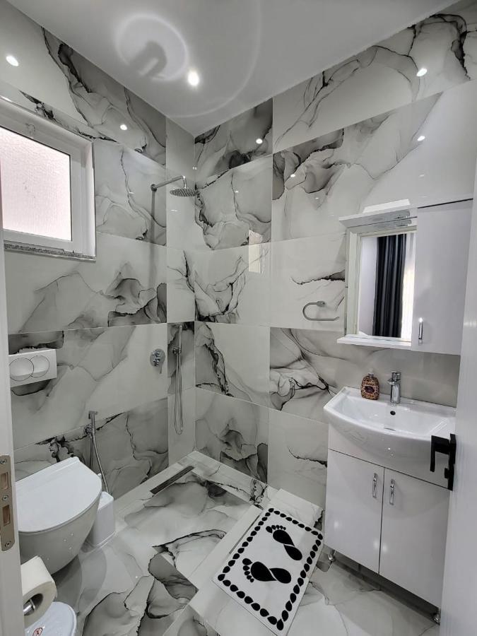 Luxury Room'S By Lika Sarandë Buitenkant foto